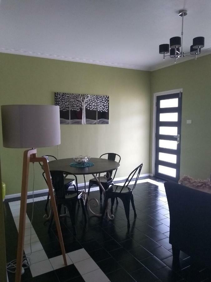 Kindred Studio Apartments Leeton Buitenkant foto